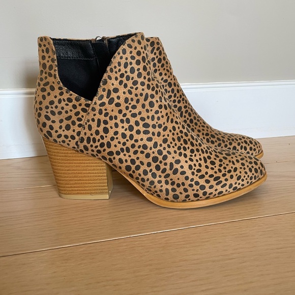 Ankle booties - 9.5 - worn once - Picture 2 of 5